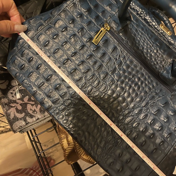 Elegant Blue Crocodile Embossed Leather Handbag - Picture 4 of 6